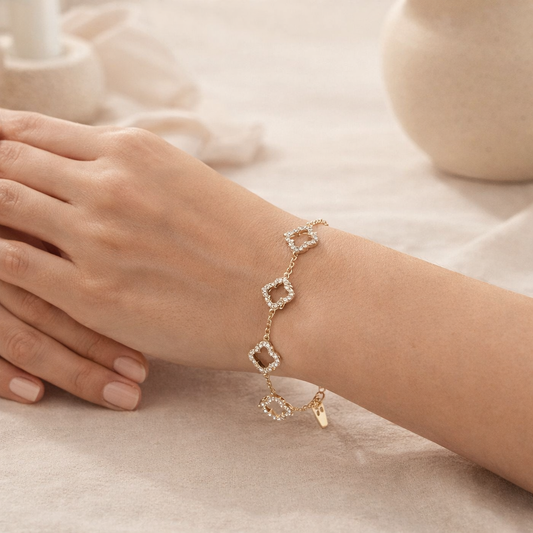 Vivienne (Pre-order)